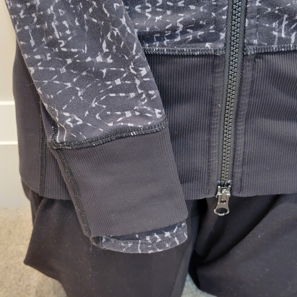 LULULEMON Grey Daily Practice Jacket - Picture 4 of 13